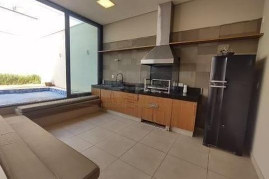 Casa à venda com 4 quartos, 318m² em Swiss Park, Campinas