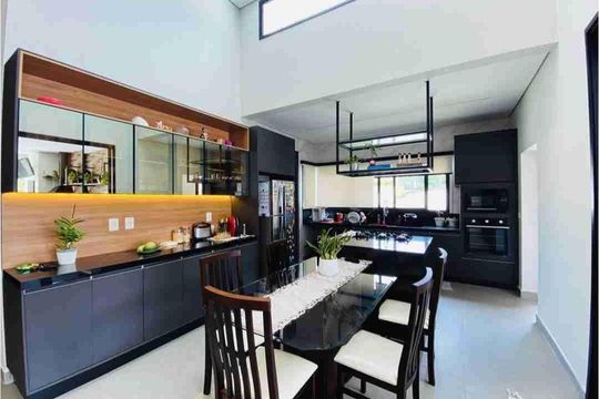 Casa à venda com 4 quartos, 302m² em Swiss Park, Campinas