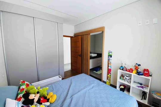 Casa à venda com 4 quartos, 302m² em Swiss Park, Campinas
