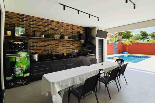 Casa à venda com 4 quartos, 302m² em Swiss Park, Campinas