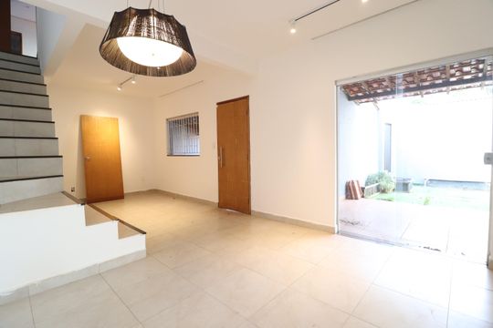 Casa para alugar com 3 quartos, 163m² em Santa Mônica, Uberlândia