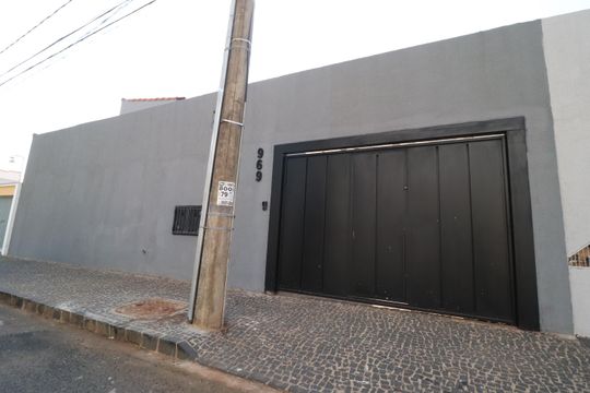 Fachada de casa para alugar com 3 quartos, 163m² em Santa Mônica, Uberlândia
