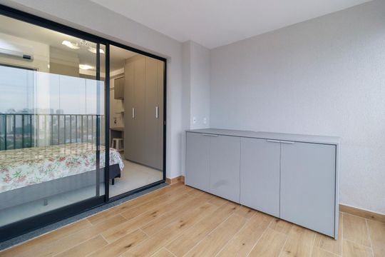 Varanda de kitnet/studio à venda com 1 quarto, 30m² em Santo Amaro, São Paulo