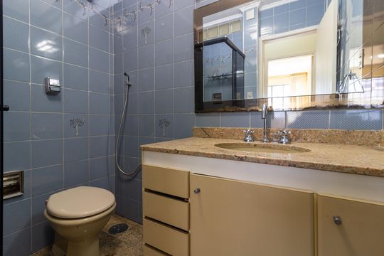 Banheiro 2 de apartamento à venda com 3 quartos, 148m² em Cerqueira César, São Paulo