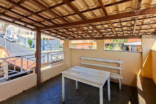 Varanda de casa à venda com 5 quartos, 253m² em Paraíso, Belo Horizonte