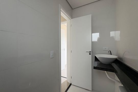 Banheiro de apartamento para alugar com 2 quartos, 45m² em Vila Gilda, Santo André