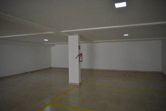 Garagem de apartamento para alugar com 2 quartos, 45m² em Vila Gilda, Santo André