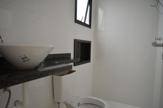 Banheiro Social de apartamento para alugar com 2 quartos, 45m² em Vila Gilda, Santo André