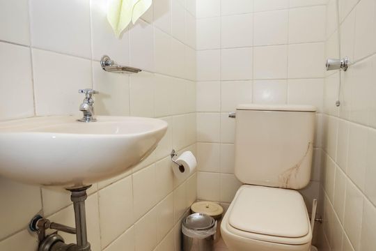 Banheiro de Serviço de apartamento à venda com 4 quartos, 235m² em Vila Suzana, São Paulo