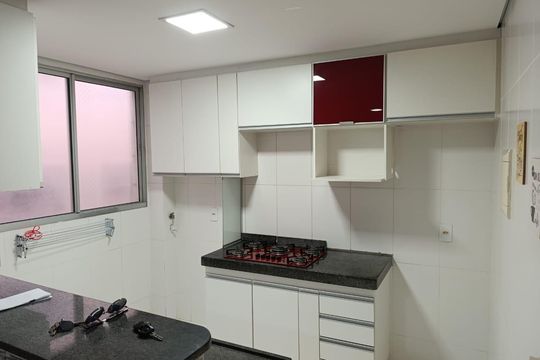 Cozinha  de apartamento à venda com 2 quartos, 45m² em Chácara Cotia, Contagem
