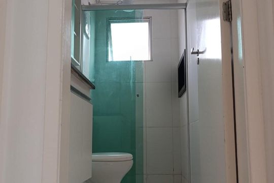 Banheiro  de apartamento à venda com 2 quartos, 45m² em Chácara Cotia, Contagem