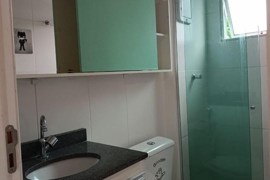 Banheiro  de apartamento à venda com 2 quartos, 45m² em Chácara Cotia, Contagem