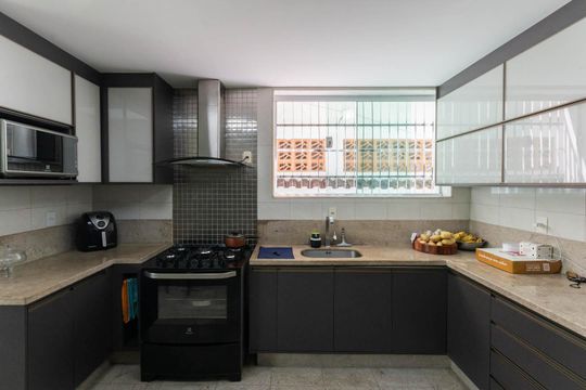 Cozinha de casa à venda com 4 quartos, 250m² em Grajaú, Rio de Janeiro