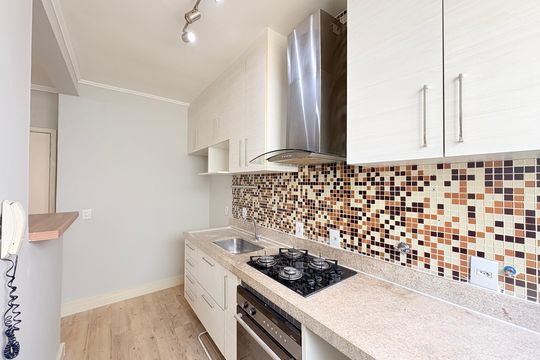 Cozinha de apartamento à venda com 2 quartos, 54m² em Recanto Quarto Centenario, Jundiaí