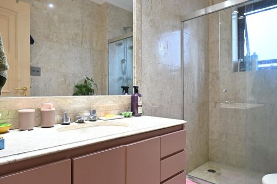 Banheiro de apartamento para alugar com 4 quartos, 350m² em Vila Suzana, São Paulo