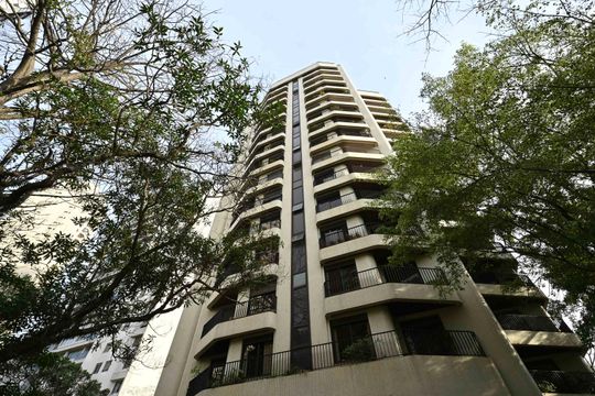 Fachada de apartamento para alugar com 4 quartos, 350m² em Vila Suzana, São Paulo
