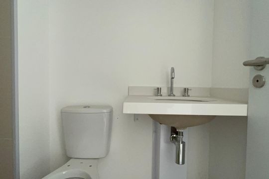 Banheiro de kitnet/studio à venda com 1 quarto, 32m² em Sumarezinho, São Paulo
