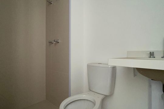 Banheiro de kitnet/studio à venda com 1 quarto, 32m² em Sumarezinho, São Paulo