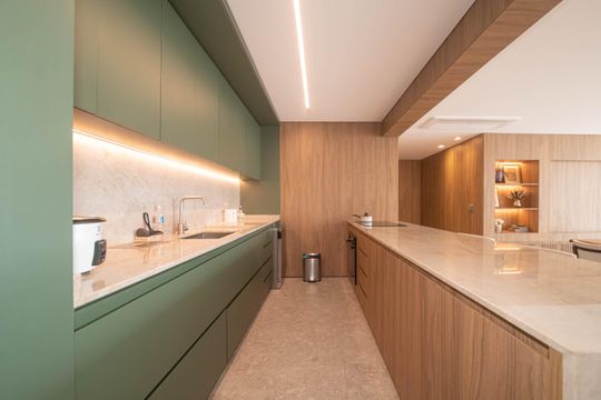 Cozinha de apartamento à venda com 3 quartos, 197m² em Jardim das Acacias, São Paulo