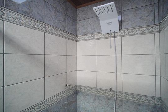 Banheiro da Suíte de casa para alugar com 4 quartos, 200m² em Jardim America, São Leopoldo