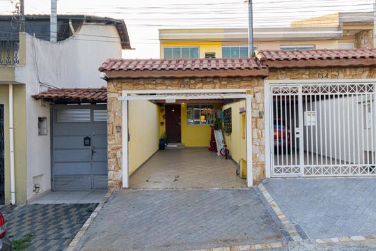 Fachada de casa à venda com 2 quartos, 90m² em Vila Ré, São Paulo