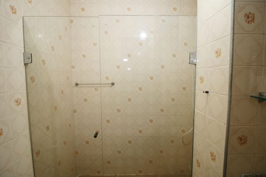Banheiro de apartamento à venda com 2 quartos, 68m² em Olaria, Rio de Janeiro