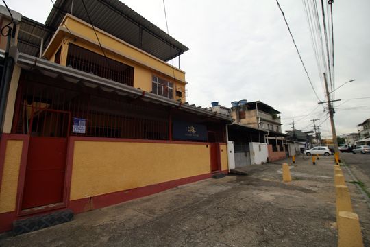 Fachada da casa de apartamento à venda com 2 quartos, 68m² em Olaria, Rio de Janeiro