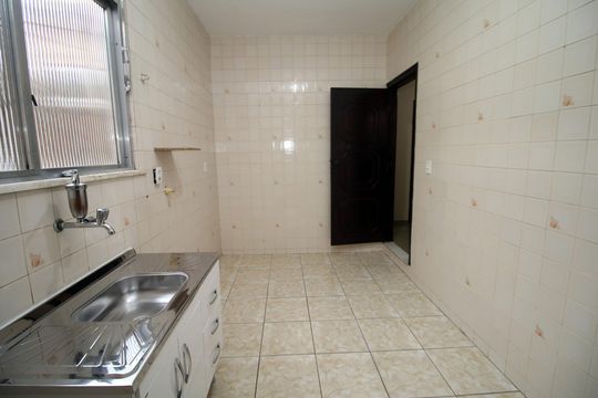 Cozinha de apartamento à venda com 2 quartos, 68m² em Olaria, Rio de Janeiro
