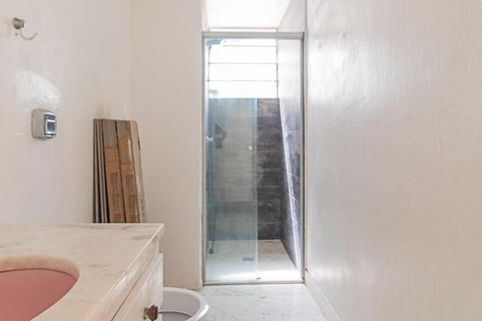 Banheiro de apartamento para alugar com 1 quarto, 53m² em Santa Tereza, Porto Alegre