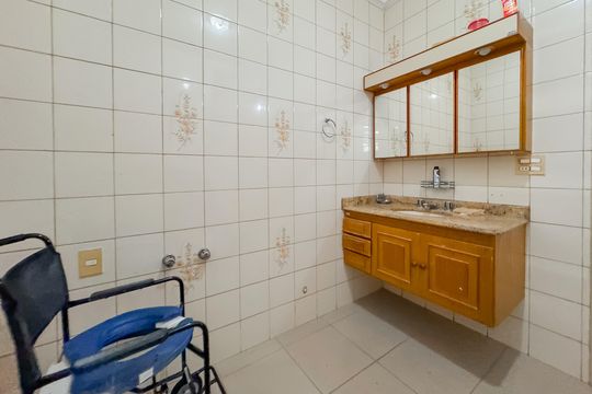 Banheiro Social de apartamento à venda com 2 quartos, 109m² em Vila Monumento, São Paulo