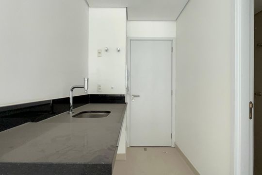 Cozinha de kitnet/studio à venda com 1 quarto, 32m² em Sumarezinho, São Paulo