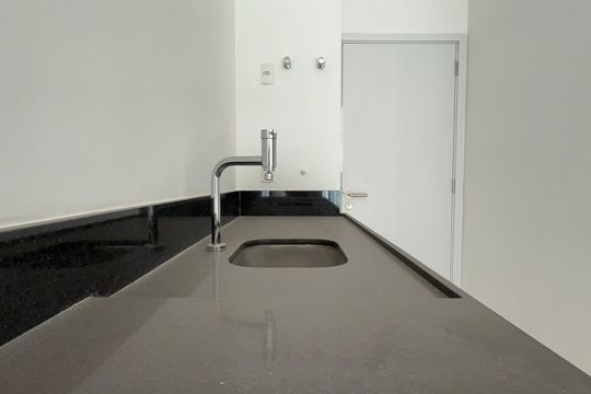 Cozinha de kitnet/studio à venda com 1 quarto, 32m² em Sumarezinho, São Paulo