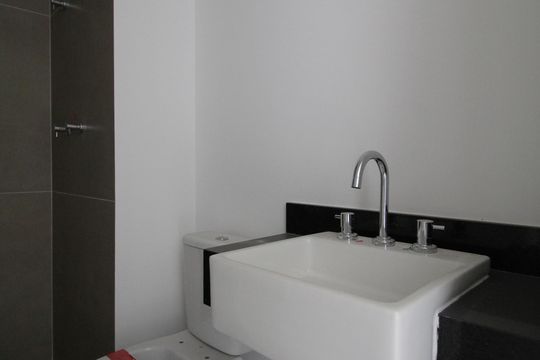 Banheiro da Suíte de apartamento à venda com 1 quarto, 115m² em Vila Olímpia, São Paulo