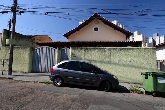 Fachada de casa à venda com 3 quartos, 220m² em Jardim Chapadão, Campinas