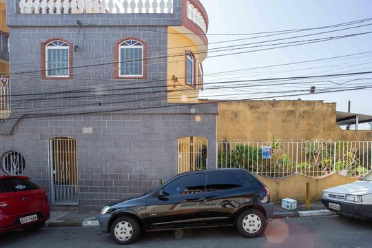 Fachada de casa para alugar com 2 quartos, 140m² em Taboão, Diadema