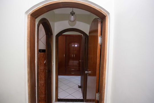 Corredor de casa para alugar com 2 quartos, 140m² em Taboão, Diadema