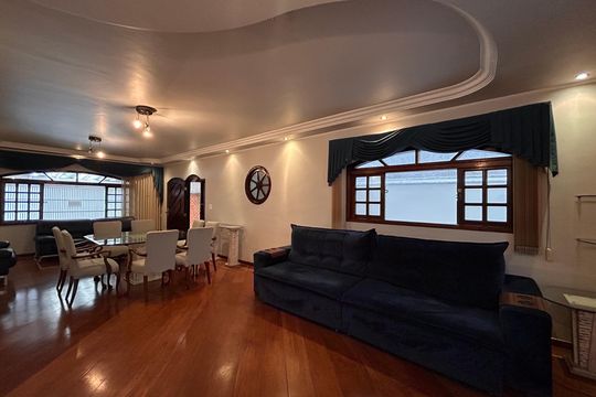 Casa para alugar com 5 quartos, 350m² em Vila Arcadia, São Paulo