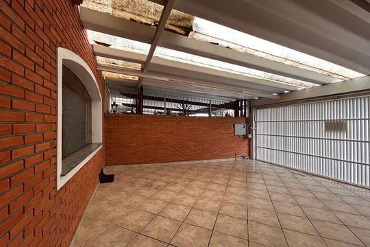 Garagem de casa para alugar com 5 quartos, 350m² em Vila Arcadia, São Paulo