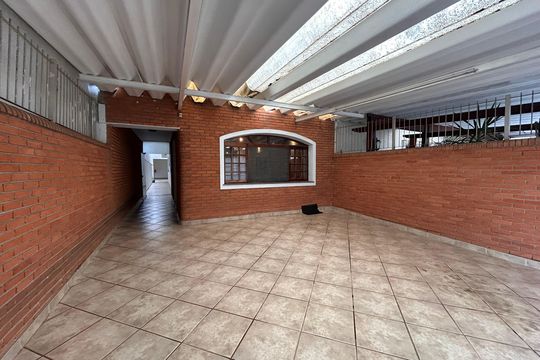 Garagem de casa para alugar com 5 quartos, 350m² em Vila Arcadia, São Paulo