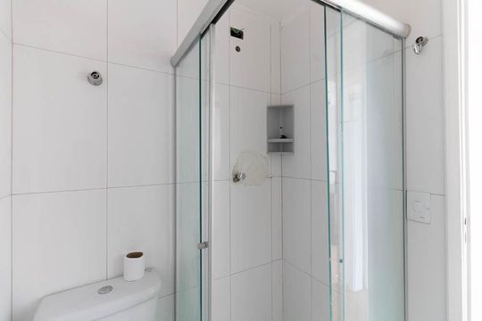 Banheiro de apartamento para alugar com 2 quartos, 74m² em Vila das Merces, São Paulo