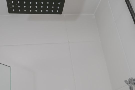 Banheiro de kitnet/studio para alugar com 1 quarto, 21m² em Pompeia, São Paulo