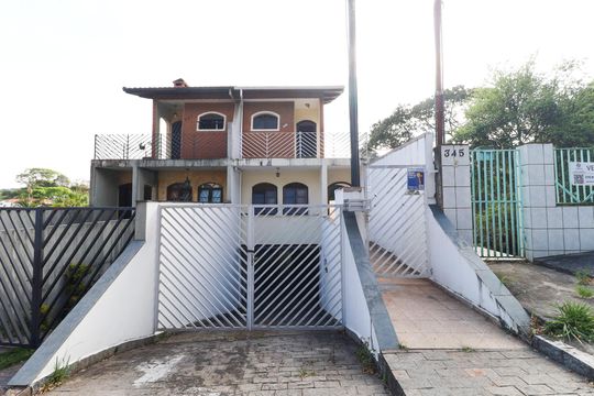 Fachada de casa para alugar com 4 quartos, 225m² em Vila Irmaos Arnoni, São Paulo