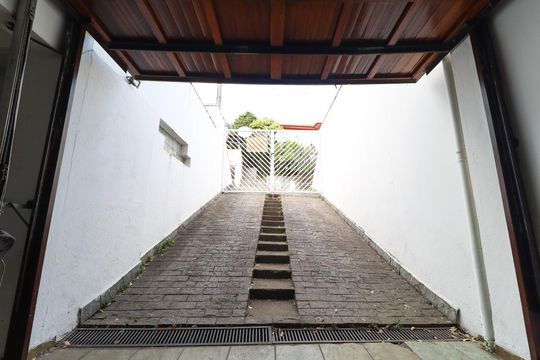 Garagem de casa para alugar com 4 quartos, 225m² em Vila Irmaos Arnoni, São Paulo