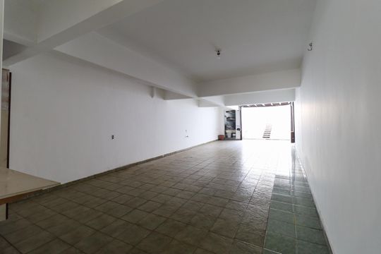 Garagem de casa para alugar com 4 quartos, 225m² em Vila Irmaos Arnoni, São Paulo