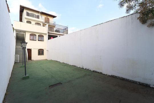 Área Externa de casa para alugar com 4 quartos, 225m² em Vila Irmaos Arnoni, São Paulo