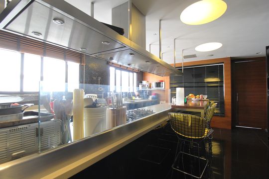 Cozinha de apartamento à venda com 3 quartos, 450m² em Itaim Bibi, São Paulo