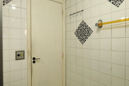 Banheiro de apartamento para alugar com 3 quartos, 54m² em Vila Carmosina, São Paulo