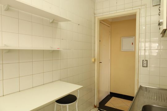 Cozinha de apartamento para alugar com 3 quartos, 54m² em Vila Carmosina, São Paulo