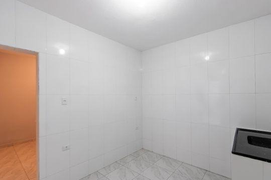 Cozinha de casa para alugar com 1 quarto, 40m² em Jardim Danfer, São Paulo