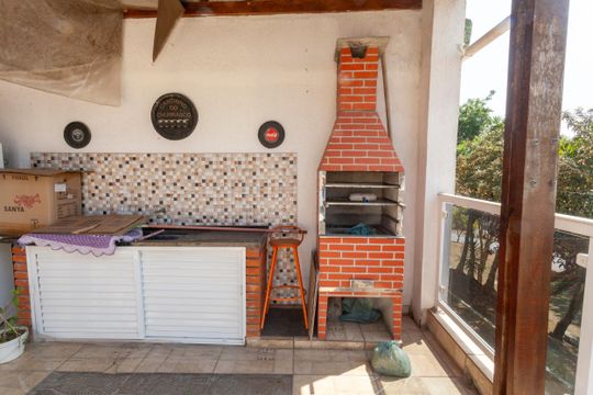 Churrasqueira de casa para alugar com 3 quartos, 150m² em Jardim Regis, São Paulo